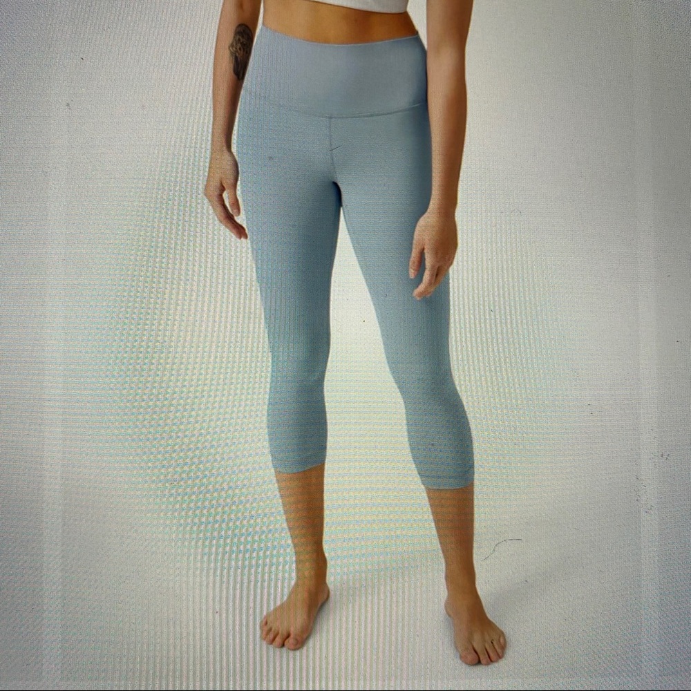 Lululemon Align Crop 21” Chambray Size 4 Like New Condition, Nulu fabric